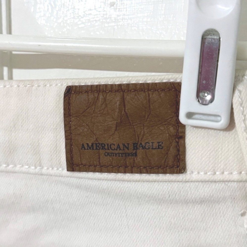 American Eagle Hi-Rise Shortie White Distressed Stretch Denim Shorts Size 6 - Picture 5 of 6